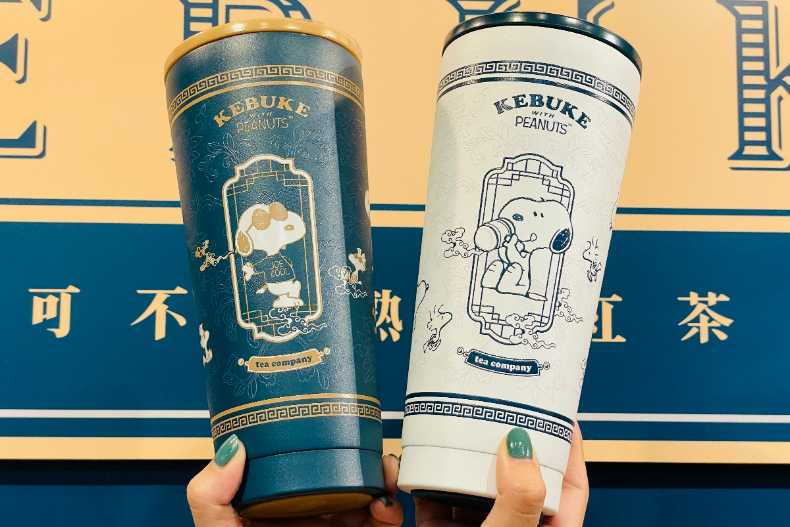 可不可紅茶「史努比環保杯」純白X深藍可愛開賣！限定聯名新飲品「莓果春芽」也要喝