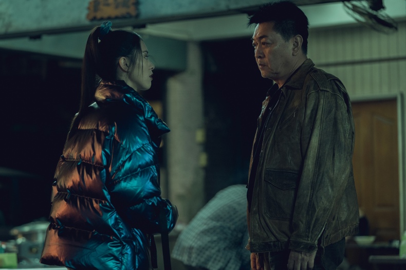 Netflix台劇《模仿犯》庹宗華化身刑警追兇，吳慷仁4字笑評金鐘視帝的演技！