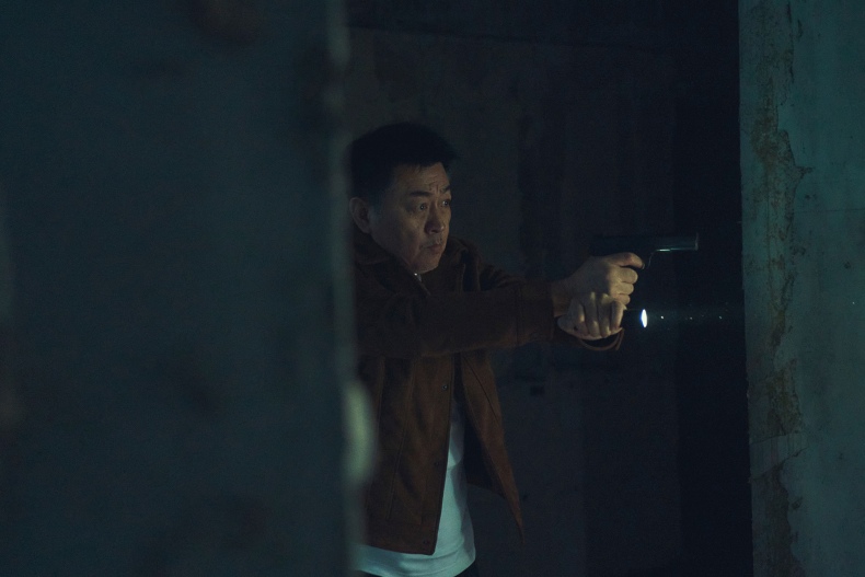 Netflix台劇《模仿犯》庹宗華化身刑警追兇，吳慷仁4字笑評金鐘視帝的演技！