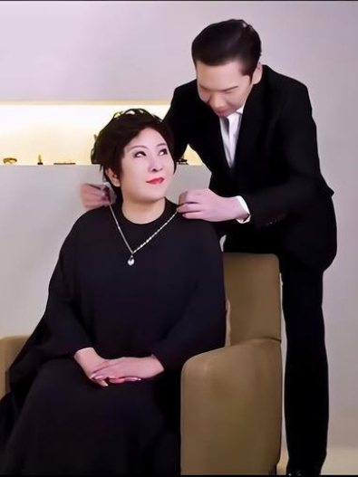 郭碧婷婚變，公婆卻恩愛43年！曬「3﹒3億鑽石項鍊」：曾經什麼也買不起，如今相守到鑽石婚60年