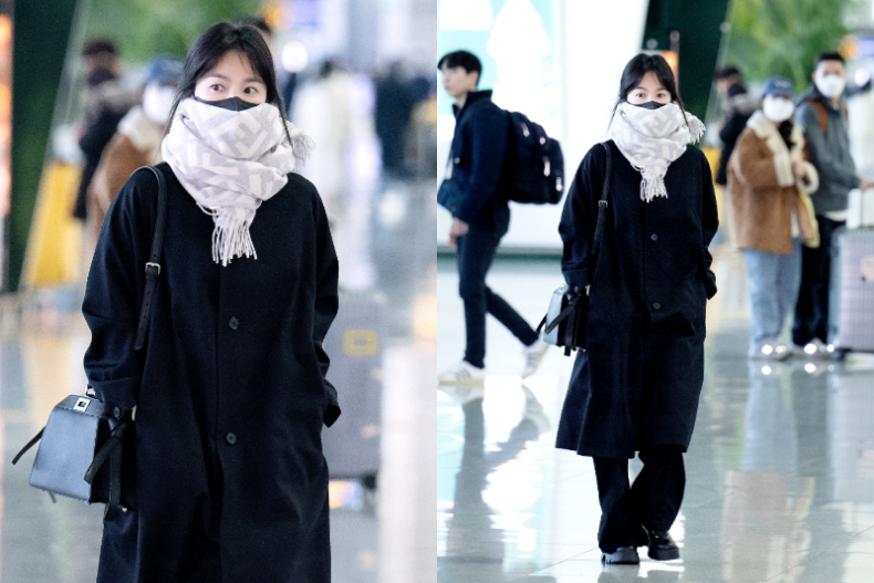 ▲宋慧喬機場時尚：黑色大衣外套X圍巾XFENDI Peekaboo ISeeU Small