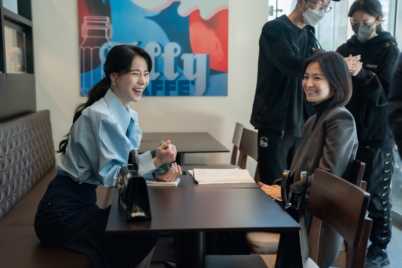 Netflix韓劇《黑暗榮耀》曝演員私下真面目：惡女林智妍洗白圈粉、鄭星一撒嬌反差萌