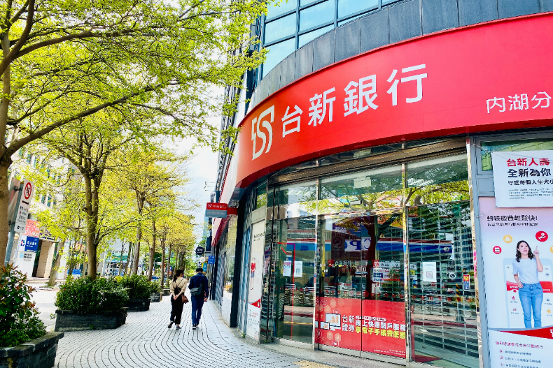 【普發6000元「ATM領現」懶人包＋四大超商加碼優惠】秒懂如何領取？哪裡可領？