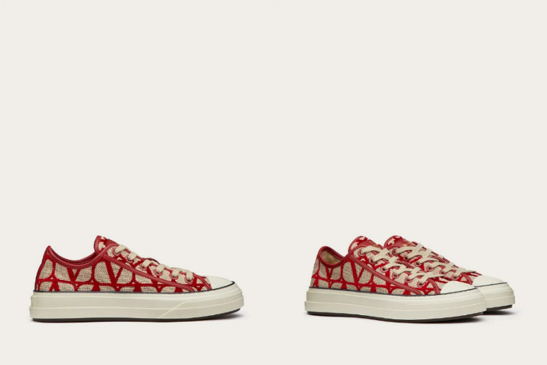 ▲VALENTINO TOILE ICONOGRAPHE TOTALOOP LOW-TOP SNEAKER，US.1,090，約NT.33,212