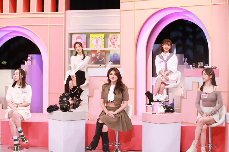 ▲女大來賓(由左至右):劉喆瑩、荳荳、Stacey、粿粿、陳天仁