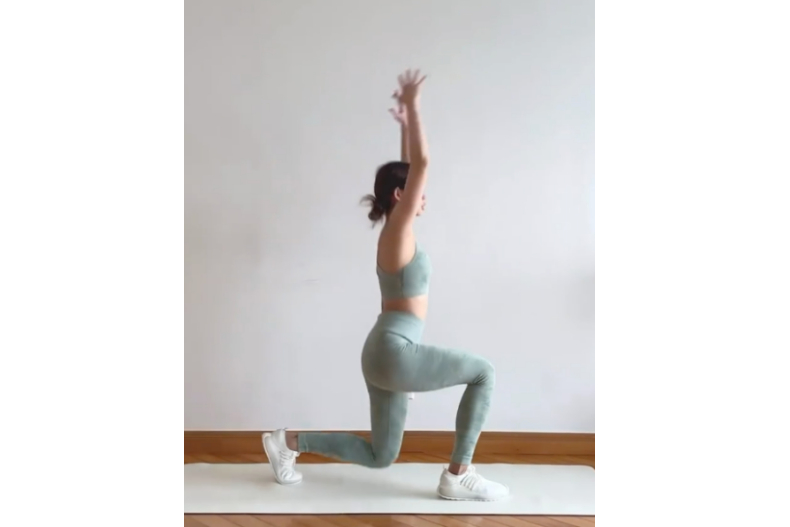 ▲弓步伸臂（Lunge arm reach）