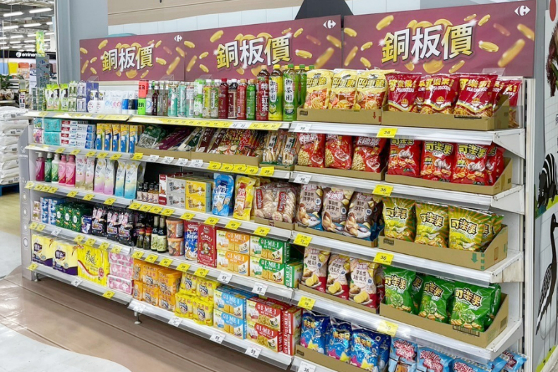 家樂福「買一送一」整季狂歡，衛生棉囤起來！零食泡麵、保養清潔下殺5折起