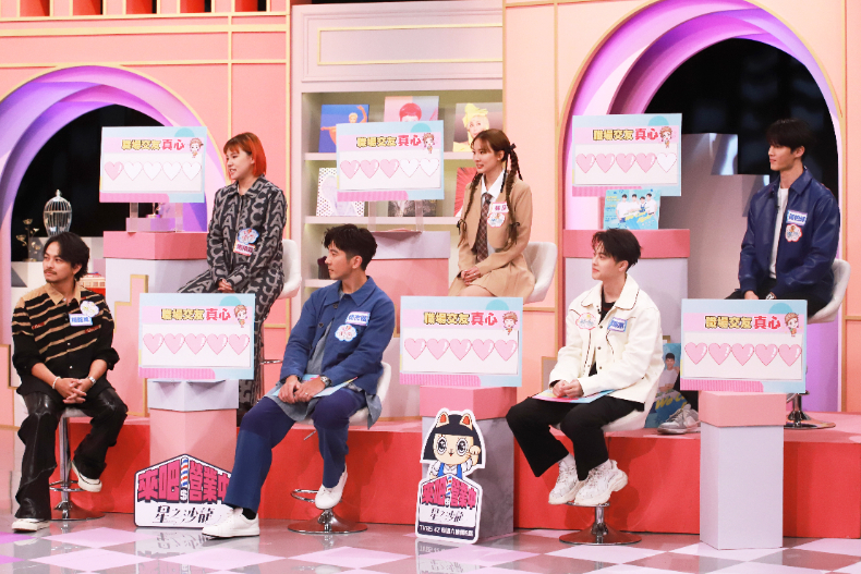 ▲女大來賓（由左至右）：楊銘威、謝依霖、修杰楷、林莎、邱勝翊、黃柏峰