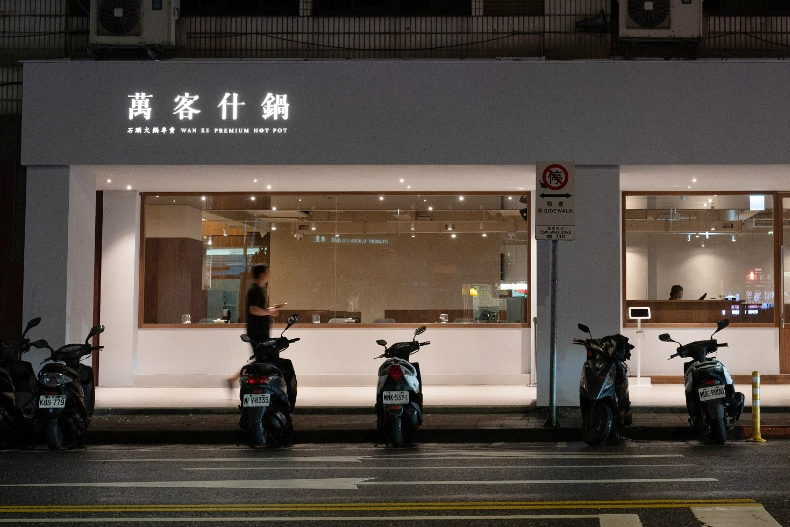 台中排隊名火鍋「萬客什鍋」必吃TOP5人氣排行榜！「台北二店」開幕雙重優惠
