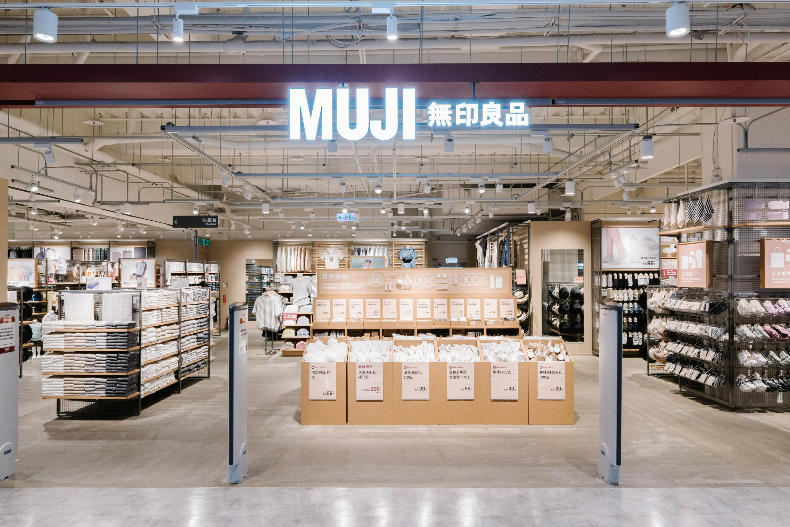 咖啡、霜淇淋「買一送一」!大潤發X無印良品全新店型,滿千送百、下殺最低1元起、衛生紙免費送