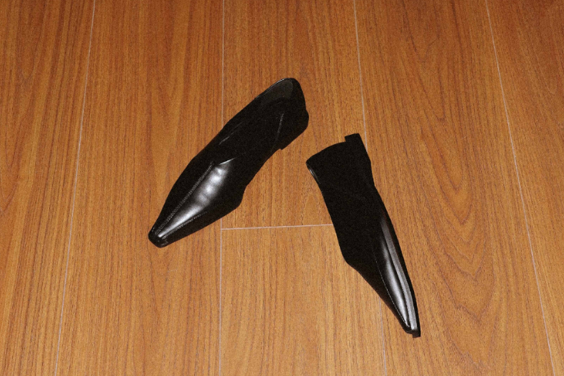 STUDIO DOE極簡延伸V字廓型！Beyond Basic V Flats剪接平底尖頭鞋上市