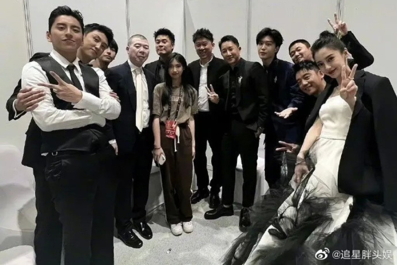 FotoJet (15) - FotoJet (15).jpg ▲徐朵與Angelababy、鄭愷、易洋千璽、王大陸、陳赫等眾多明星合影