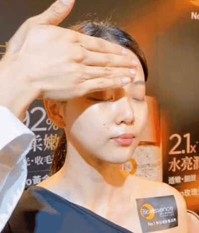 韓國七水法不流行了！長腿妖精李聖經保養靠「這瓶水」！一抹二彈三按肌膚嫩到發光