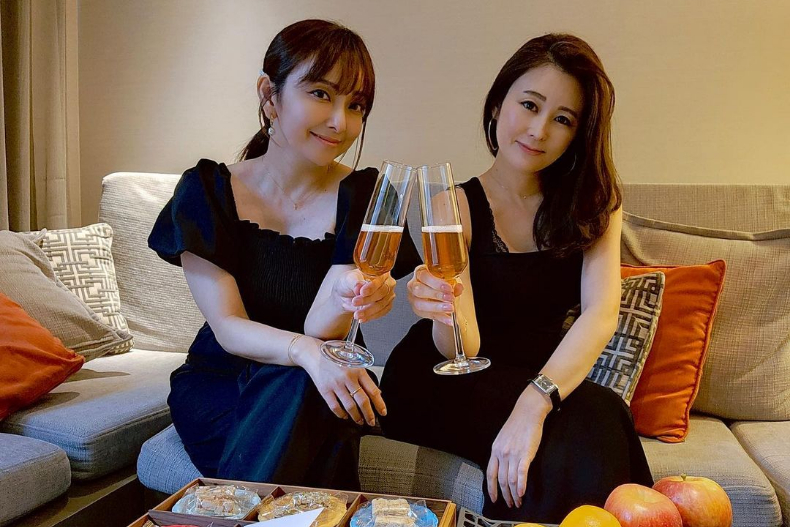 FotoJet (2) - FotoJet (2).jpg 麻衣離婚王泉仁變更美!合體愛紗曬超有默契「閨蜜裝」,鞋子&包包是這兩品牌