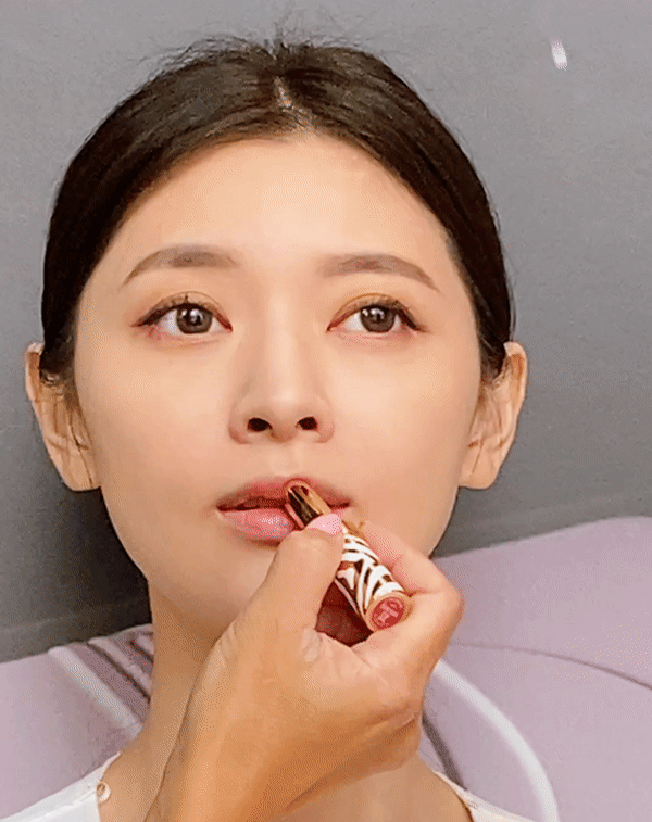 彩妝師公開女星不出油不脫妝秘密！獨家「蜜粉定妝」技巧公開！蜜粉、粉底比例這樣抓