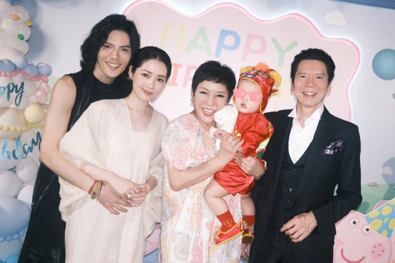 向佐緊摟郭碧婷喊「我的寶貝」！郭碧婷一掃媽味美回長髮公主，親曝護髮密訣