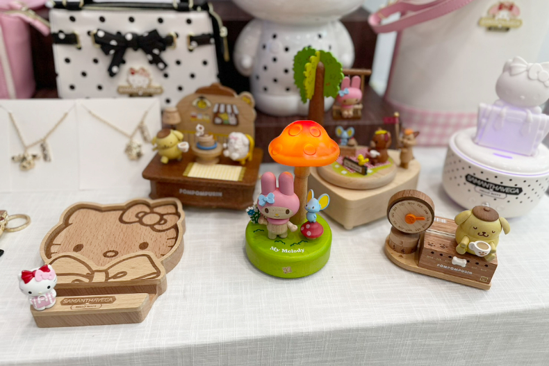 HELLO KITTY、美樂蒂包包、化妝箱、公仔存錢筒甜美又時尚！7－11三麗鷗集點可愛爆擊