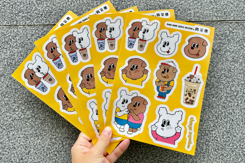 「鶴茶樓Ｘ韓國插畫Shop1107」太勾追！4聯名杯＋9週邊超欠收，台灣風萌貼紙免費送