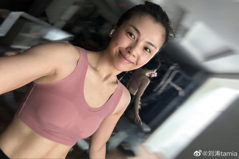 44歲生過2胎，劉濤曬超狂馬甲線與冰塊腹肌！減肥「10字秘訣」＋減肥食譜曝光