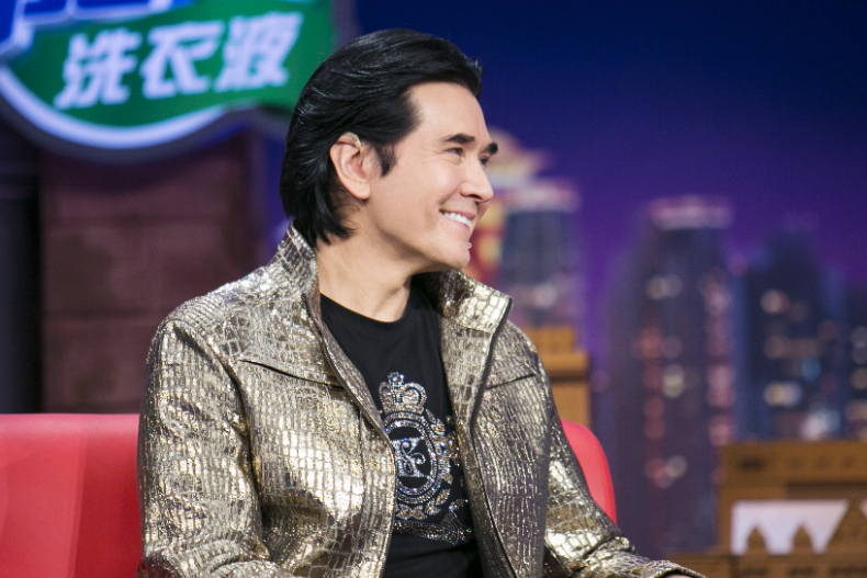 不老男神費翔《封神第一部：朝歌風雲》演高壯俊美紂王！為戲每天凌晨三點起床健身，年過60狂炸胸肌