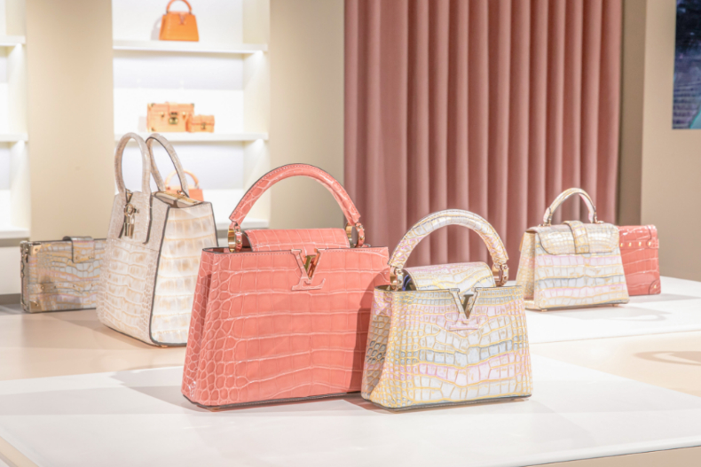 LV「珍稀皮革展」登場！關穎想把「銀雪水鑽包」買回家，LV工匠親授看懂鱷魚皮｜頂級之夜