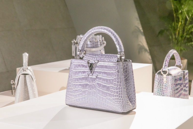 LV「珍稀皮革展」登場！關穎想把「銀雪水鑽包」買回家，LV工匠親授看懂鱷魚皮｜頂級之夜