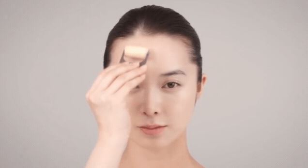 日本推出全新「滾輪粉撲」!刷油漆上粉底意外超貼超遮瑕?用法入內看教學