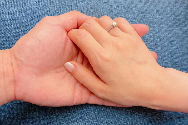 劉冠廷「七夕求婚」孫可芳成功！超閃卡地亞鑽戒套牢愛情長跑15年女友：她點頭說我願意了