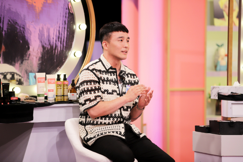 ▲Wind老師介紹最新款加熱工具做出「2023最時髦的髮型」