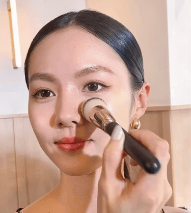 2023神級粉底推薦！大乾肌也能靠它亮出水潤光！彩妝師加碼授底妝「留光手法」