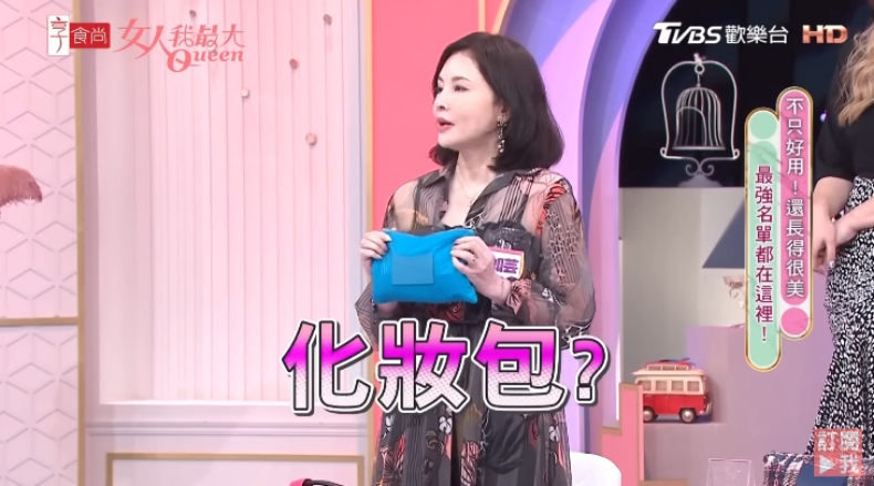 何如芸太會買了！首公開2咖「香奈兒變身摺疊包」，這咖防水CF包買了立刻漲2萬