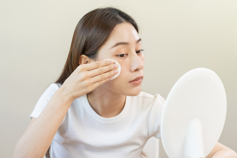 女生快來抄筆記！7大「化妝棉隱藏用法」，只需「這1步」就能提升護膚品滲透度