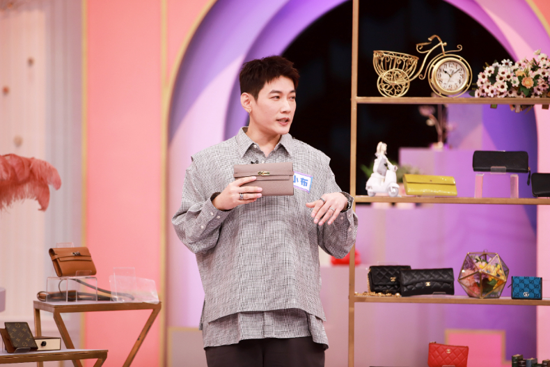 ▲小布老師分享收藏：GOYA土黃色錢包、Hermès Kelly wallet、LV錢包+短夾