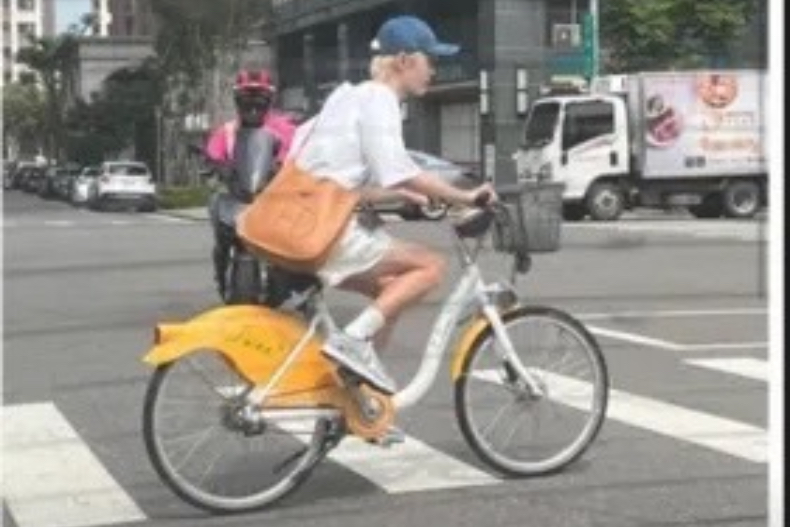 22 - 22.jpg 真正的低調奢華!百萬網紅「揹愛馬仕騎Ubike」照片瘋傳,IG再扒4款「精品包收藏」