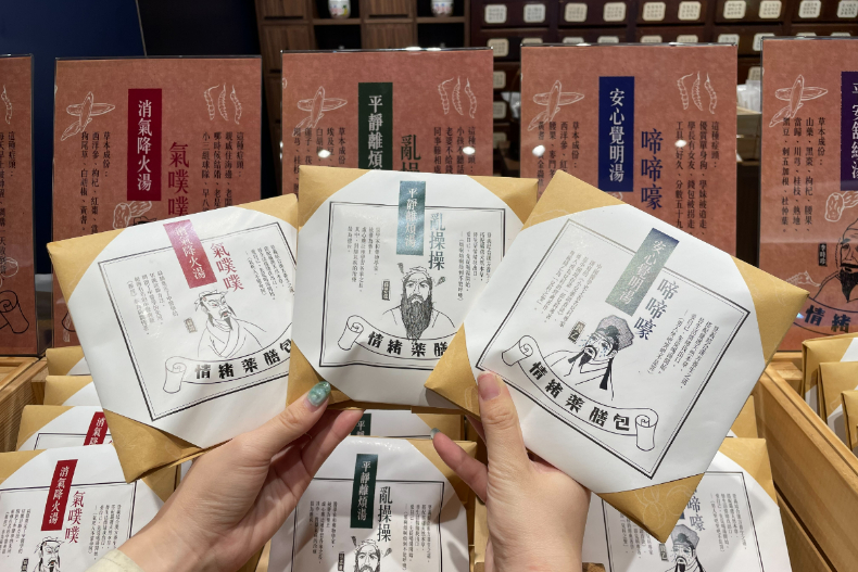 FotoJet - 2023-09-20T205734.661 - FotoJet - 2023-09-20T205734.661.jpg 新店裕隆城開幕優惠:UNIQLO包包、雞蛋糕免費送、咖啡「買一送一」、豬排半價吃