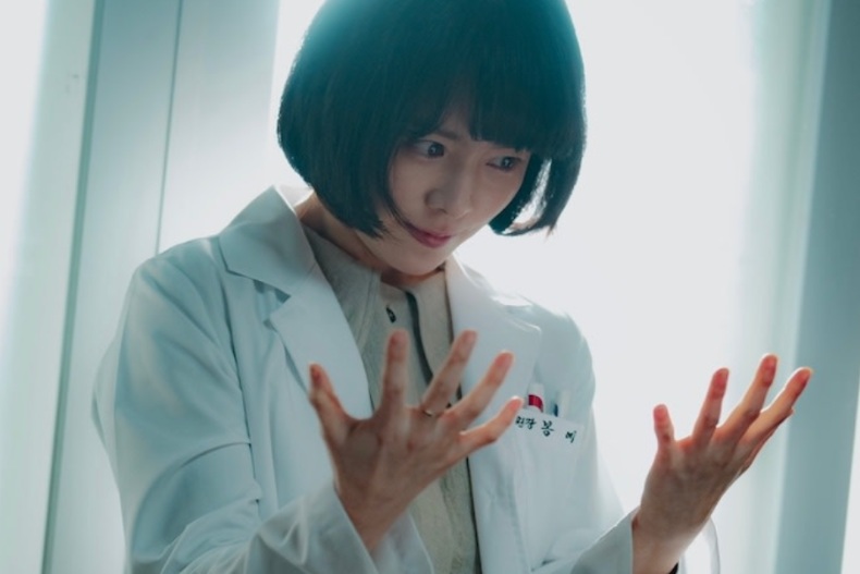 Netflix韓劇《摸心第六感》好看嗎？IMDb開高分、爆笑無釐頭劇情網評：「很適合配飯看」！