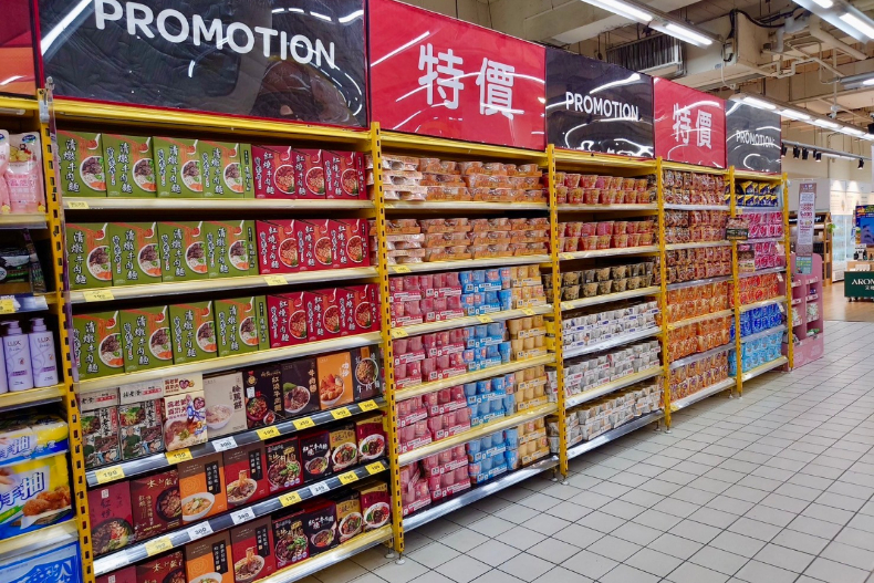 家樂福百件商品買一送一，最後3天加碼快把握！海底撈、羊肉爐、牛肉通通有，麝香葡萄買2送1