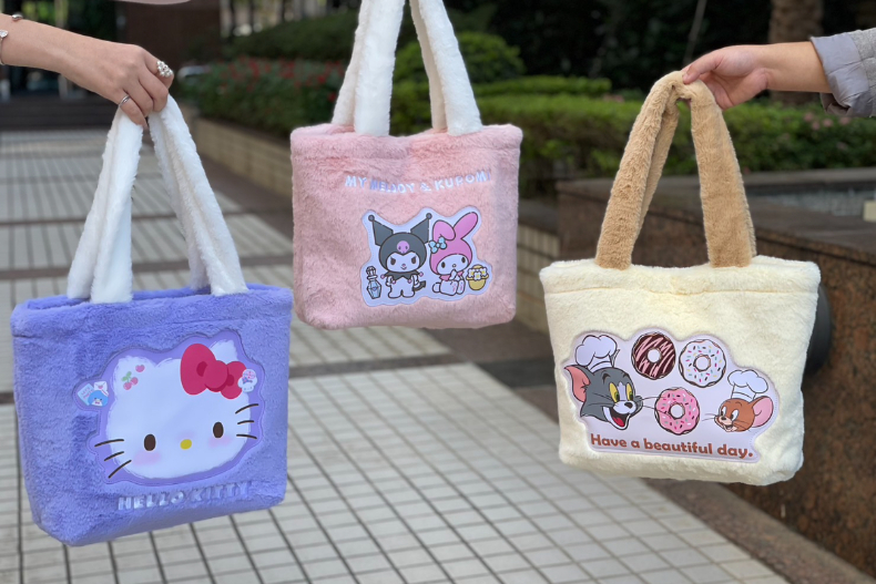 2023超商聖誕福袋23款搶先開箱：絨毛Kitty包、三眼怪收納籃、美樂蒂X酷洛米水壺包組太可愛