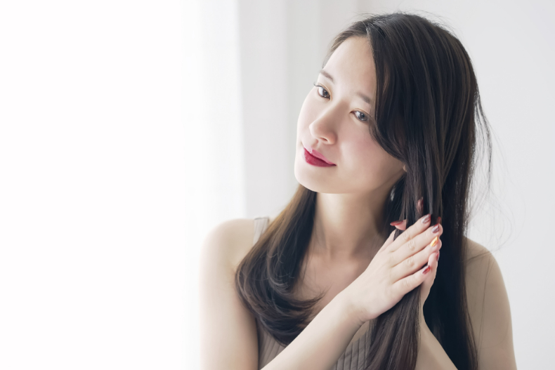 細軟塌扁髮注意!髮型師公開3大NG行為,容易造成髮根塌扁、髮量稀疏