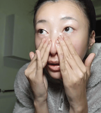 超神奇「海綿洗臉法」把黑頭粉刺都洗出來了！加碼好用洗面乳推薦，實現「毛孔消失術」