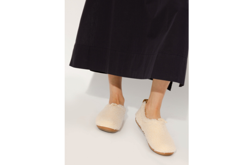 毛毛鞋推薦：1. UGG Plushy Slipper