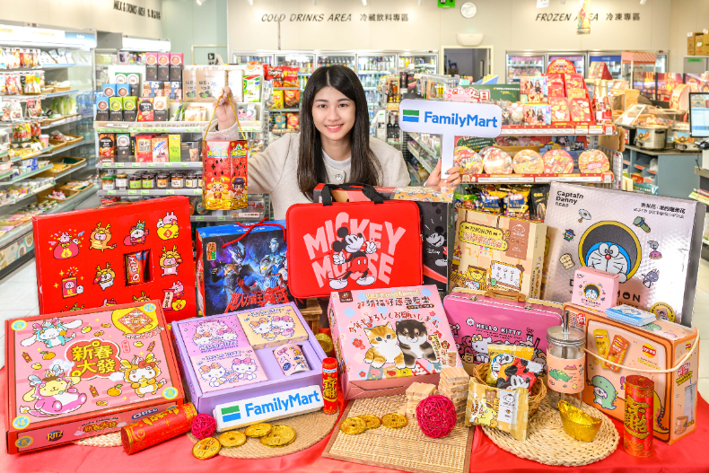 Q版恐龍Hello Kitty拍拍燈、大耳狗存錢筒！超商2024超萌新春禮盒搶先看