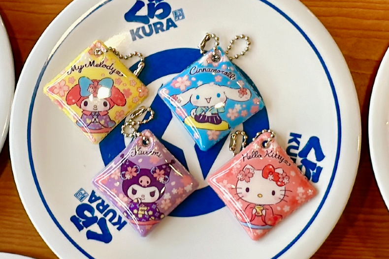 Hello Kitty、美樂蒂穿和服戴櫻花太萌！三麗鷗Ｘ藏壽司13款台灣限定扭蛋