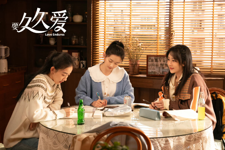 2024開年陸劇熱度榜TOP 3：《要久久愛》