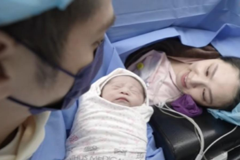 熊熊順利誕下女兒