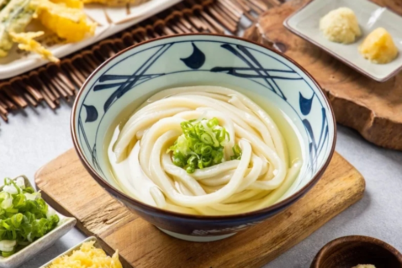 炭烤豬肋排買一送一、丸亀製麵烏龍麵只要10元！補班日限定美食優惠懶人包