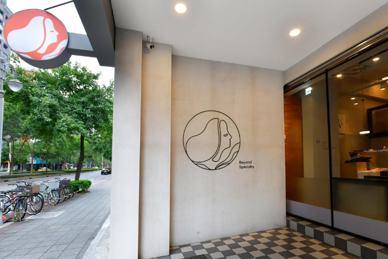 FotoJet - 2024-02-19T025324.148 - FotoJet - 2024-02-19T025324.148.jpg 只休一天別崩潰,星巴克買一送一來了!路易莎全品項全時段第二杯半價