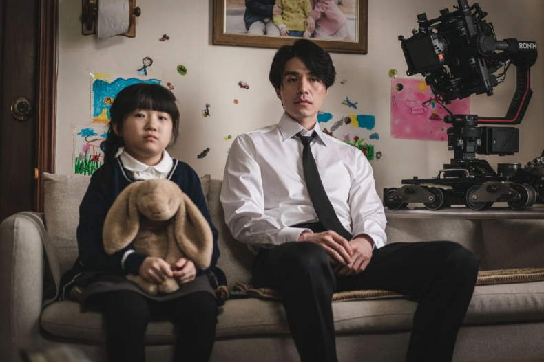 時尚品味接地氣！曾馨瑩女兒「拿鐵包包」2千有找，全球爆紅你一定要認識