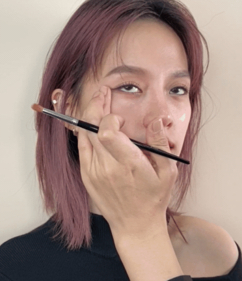 黑眼圈遮瑕有學問！彩妝師傳授4重點，新手也能快速學會黑眼圈遮瑕技巧