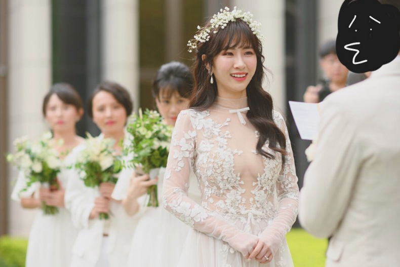 3 - 3.png 白紗不一定只有大澎裙!盤點6位女明星「非典型婚紗」,簡約更顯獨特!